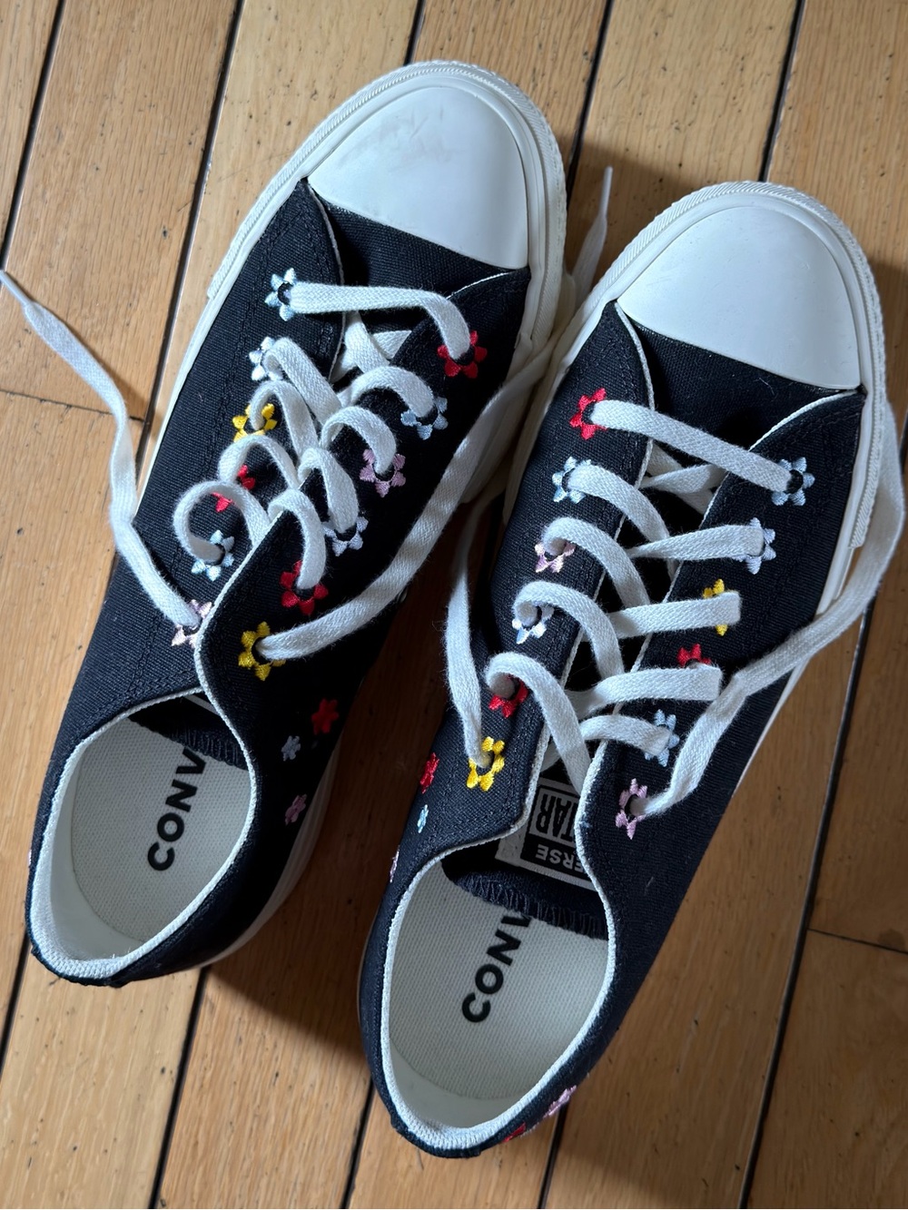 Converse Chuck Taylor Black Multicolor Floral Embroidery Low-Top Sneakers 7.5 38